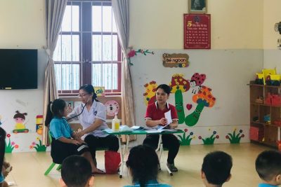 Trường mầm non Liên Sơn phối hợp cùng trạm y tế Liên Sơn xã Gia Hưng khám sức khoẻ đợt 2 năm học 2025-2026